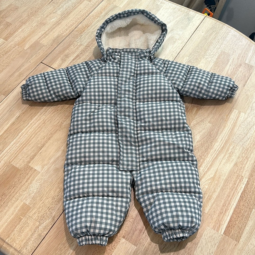 Rylee and Crew green unisex bunting suit, snow suit size 6-12 months
